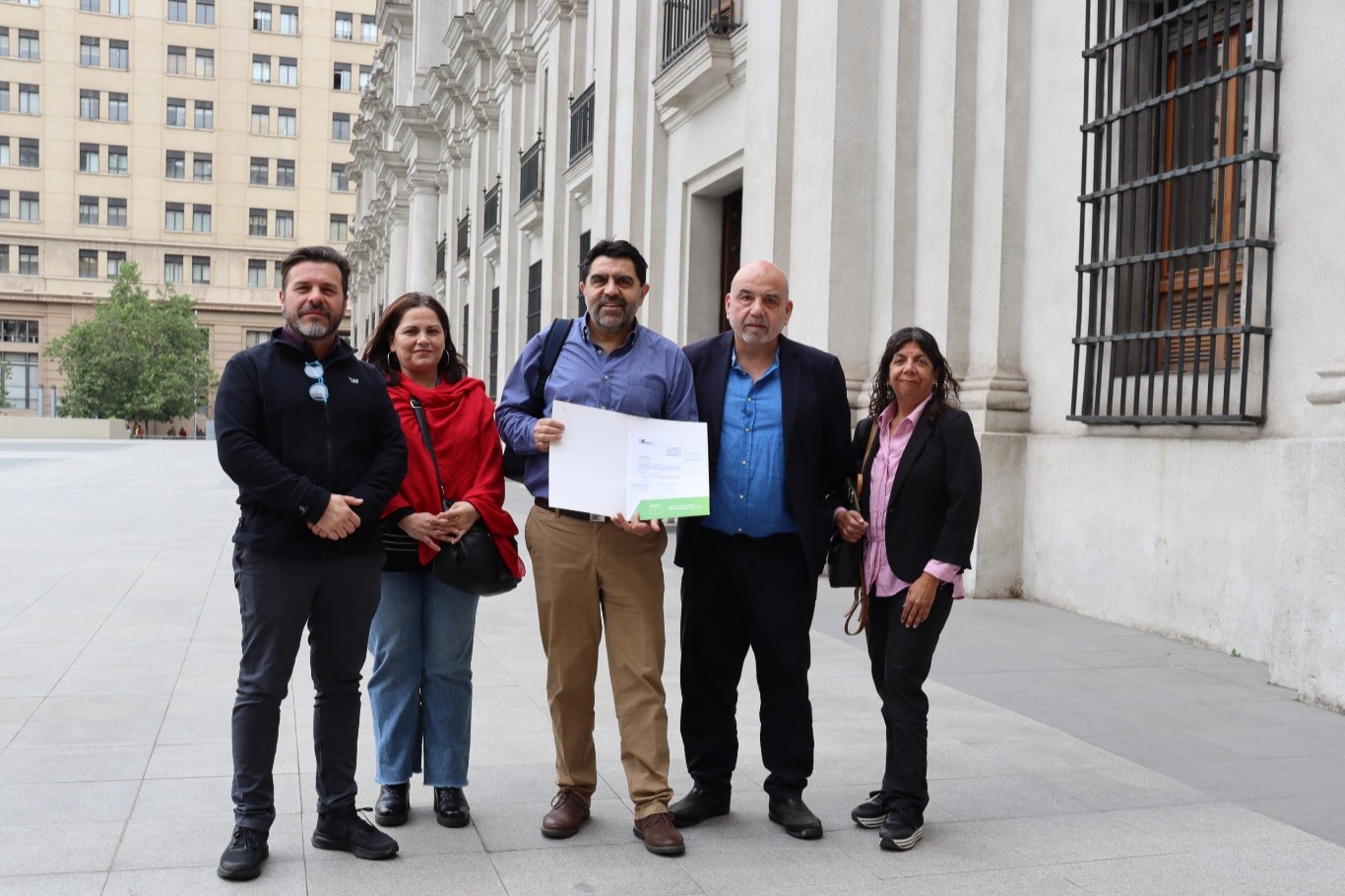 ANFUSEA y ANEF entregan carta en La Moneda solicitando intervención del Presidente por casos de maltrato laboral en el SEA
