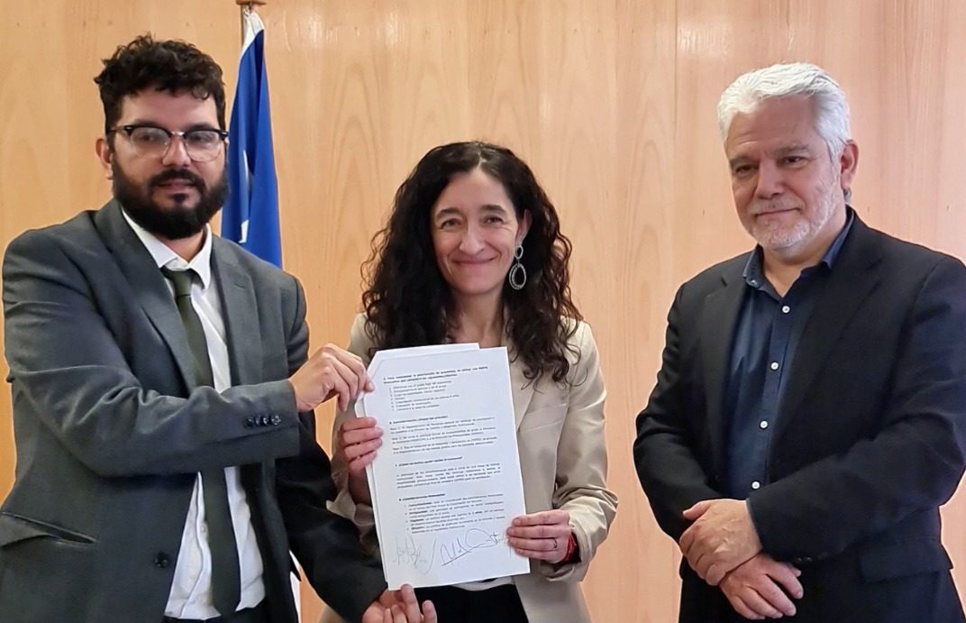 AdF SERNAC firma protocolo para nueva política de remuneraciones junto a dirección del servicio y ANEF