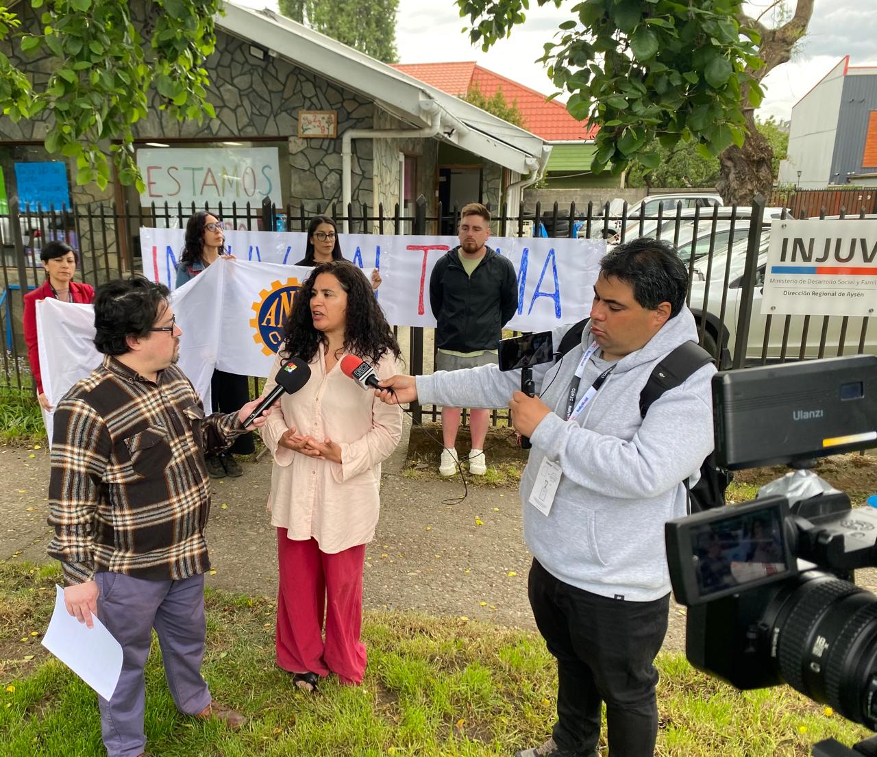 Funcionarios de INJUV se toman oficina regional en Aysén por falta de respuestas del Gobierno y abandono institucional