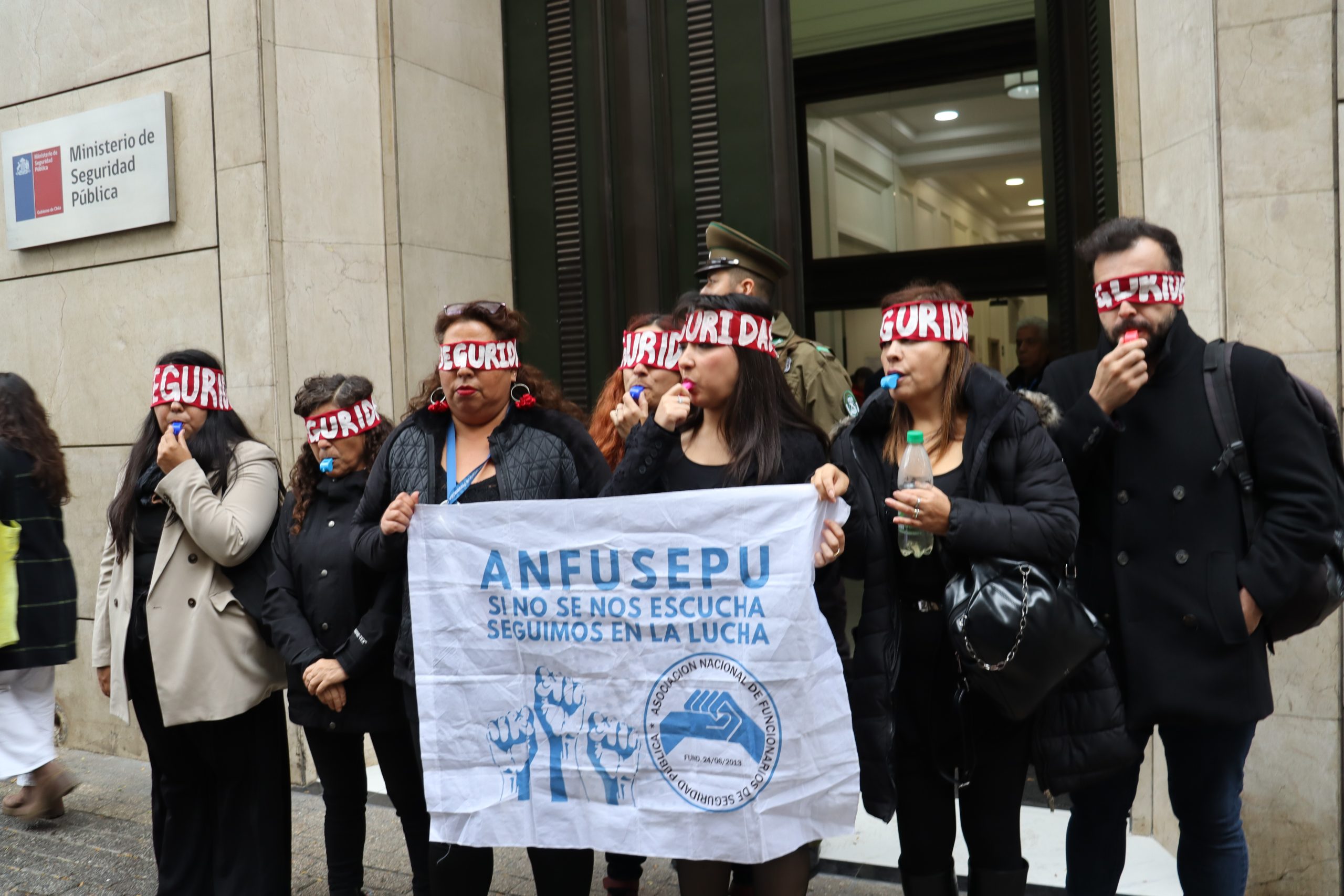 ANEF apoya protesta de ANFUSEPU en rechazo a despidos arbitrarios